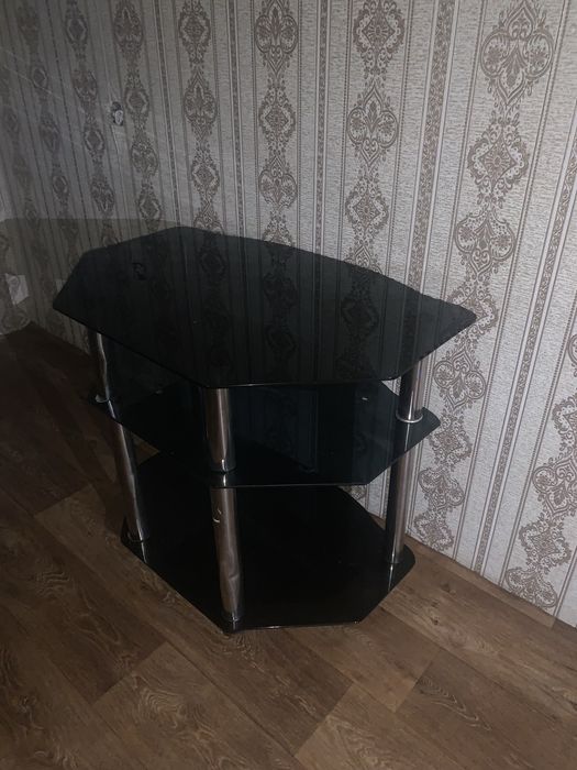 Отдам даром телефизор и тумбу