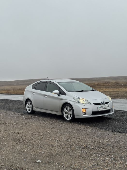 Продам Toyota prius 2010г
