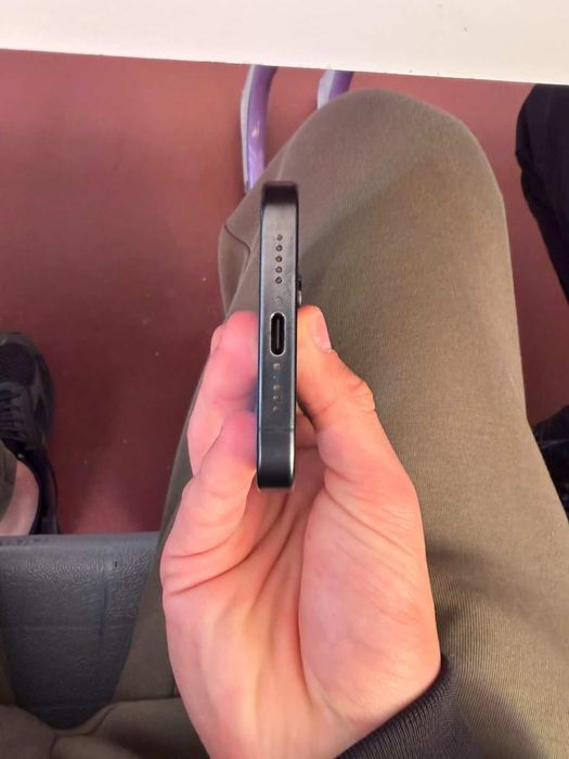 Продава се iphone 15 pro 256 gb