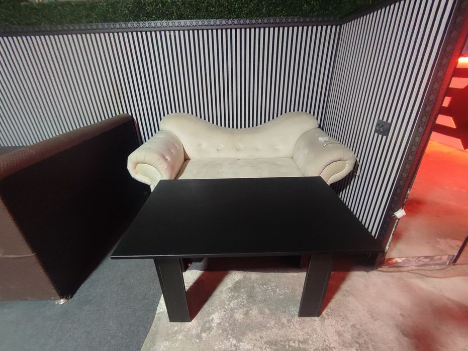 Продается мягкие мебели, столы , пуфики