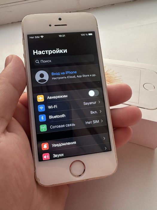 Продам iphone SE 32 gb gold