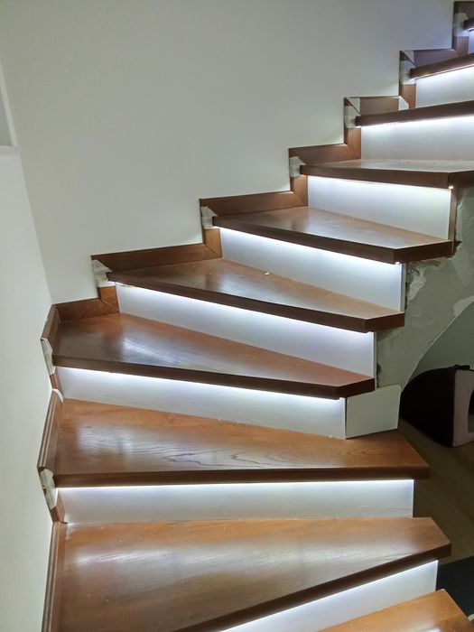 Tamplar execut uși de lemn masiv foișoare terase scări