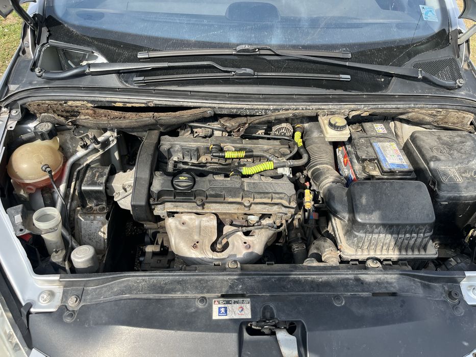 Vând /dezmembrez Peugeot 307