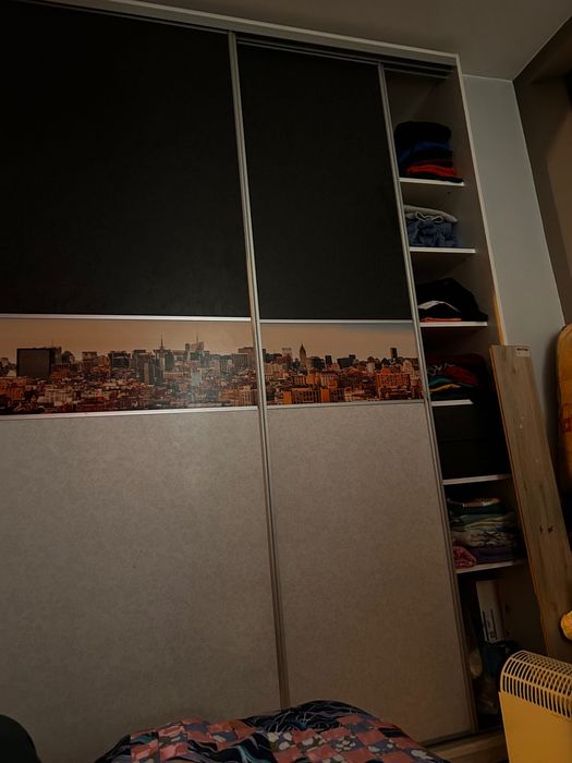 Гардероб  с принт по средата  - изглед на Манхатън