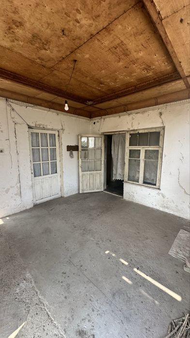 dala hovli sirochna sotiladi!!