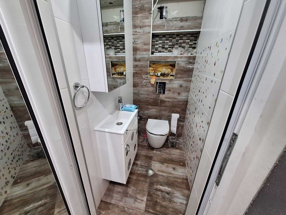 Просторен апартамент С 4 спални за продажба в района на Манастира, Казанлък – 118 кв.м., след ремонт, с търговско помещение
