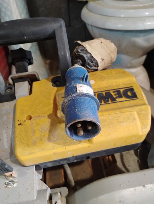 Mașină de tăiat pavaje, piatră ceramică DeWALT