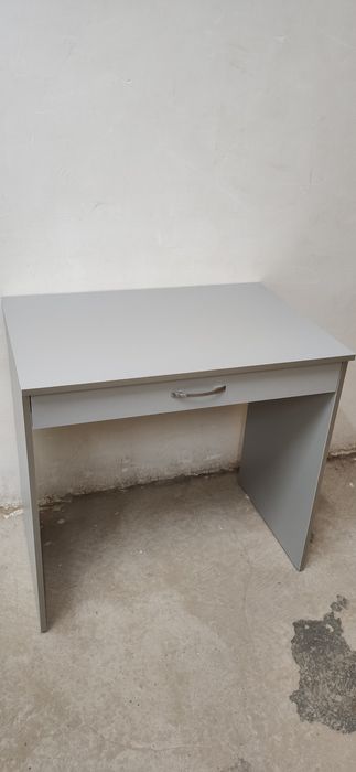 Столы Письменные для взрослых и школьников.