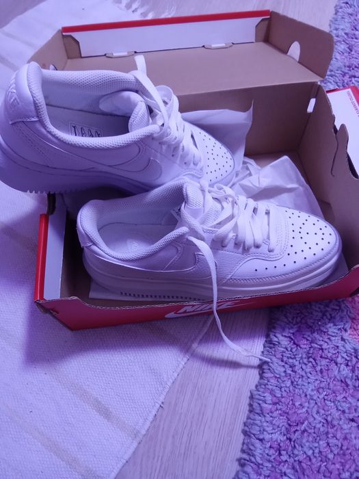 Vând Nike Air Force 1