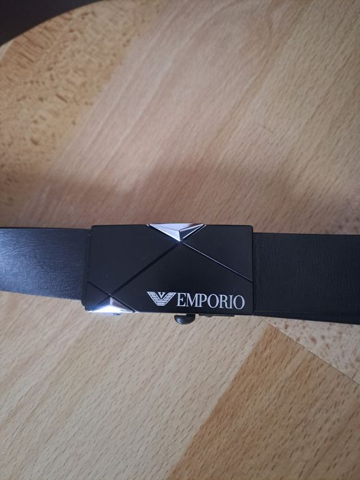 Vând curea Emporio nouă