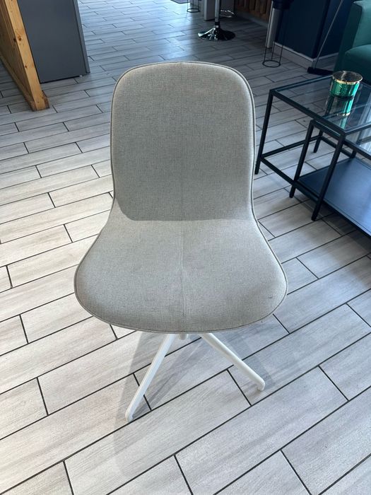 Scaune si masa manichiura