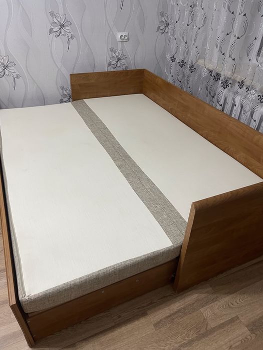 Продам диван- кровать.
