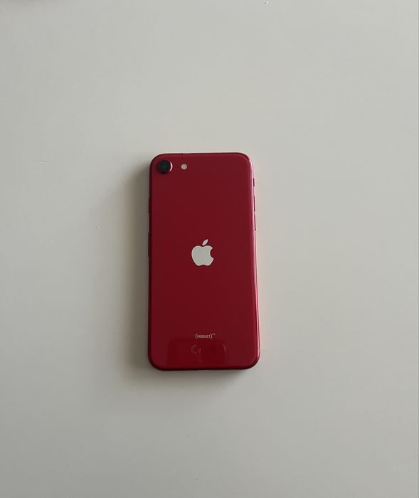 Продавам IPhone SE