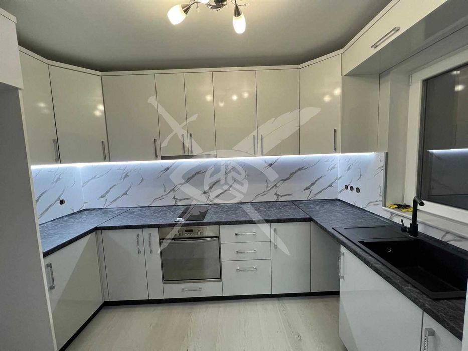 Къща - с. Подвис