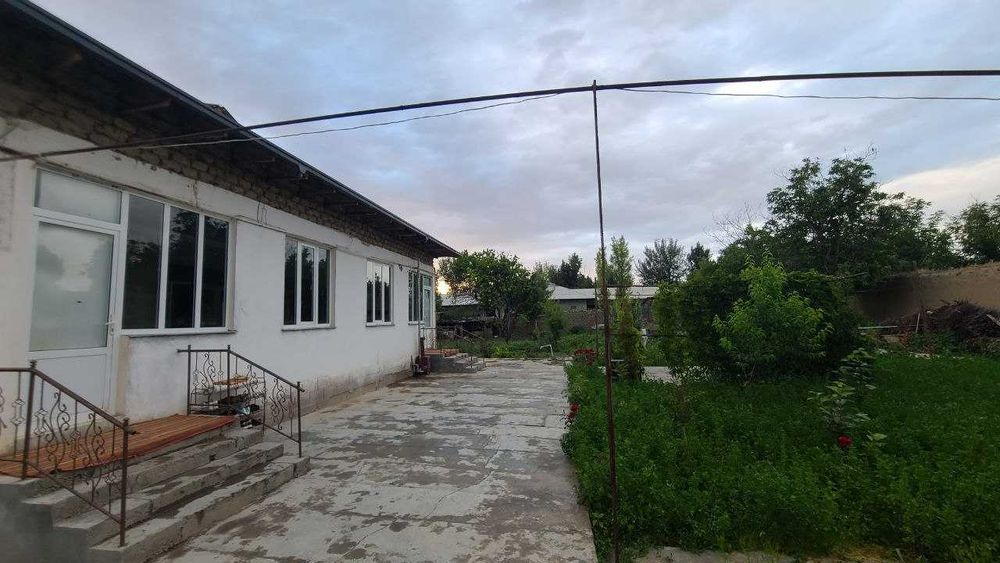 Ikki xo'jalik uchun mo'ljallangan 20 sotixli kotej sotiladi
