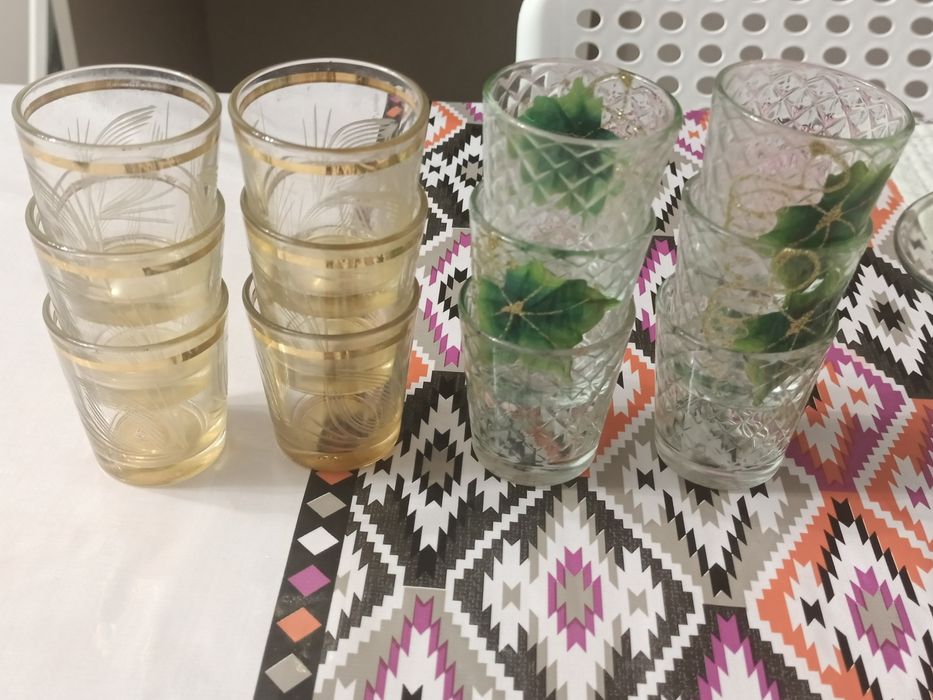 Продам б/у кастрюли, чайник и стопки, кружки