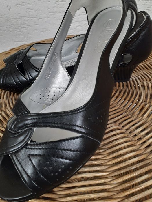 Дамски кожени сандали