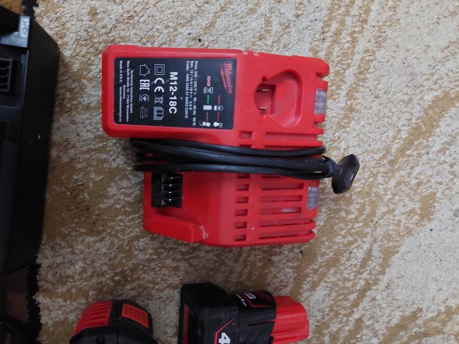 Încărcător makita,milwaukee și acumulatori
