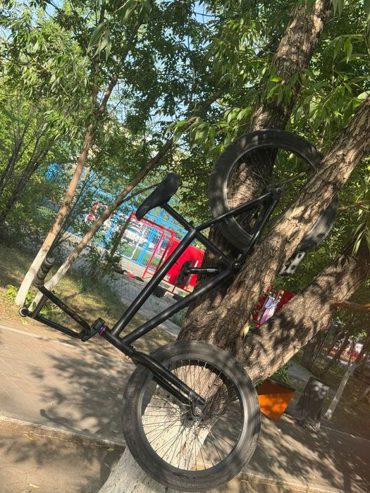 Продам срочно бмх Kink curb