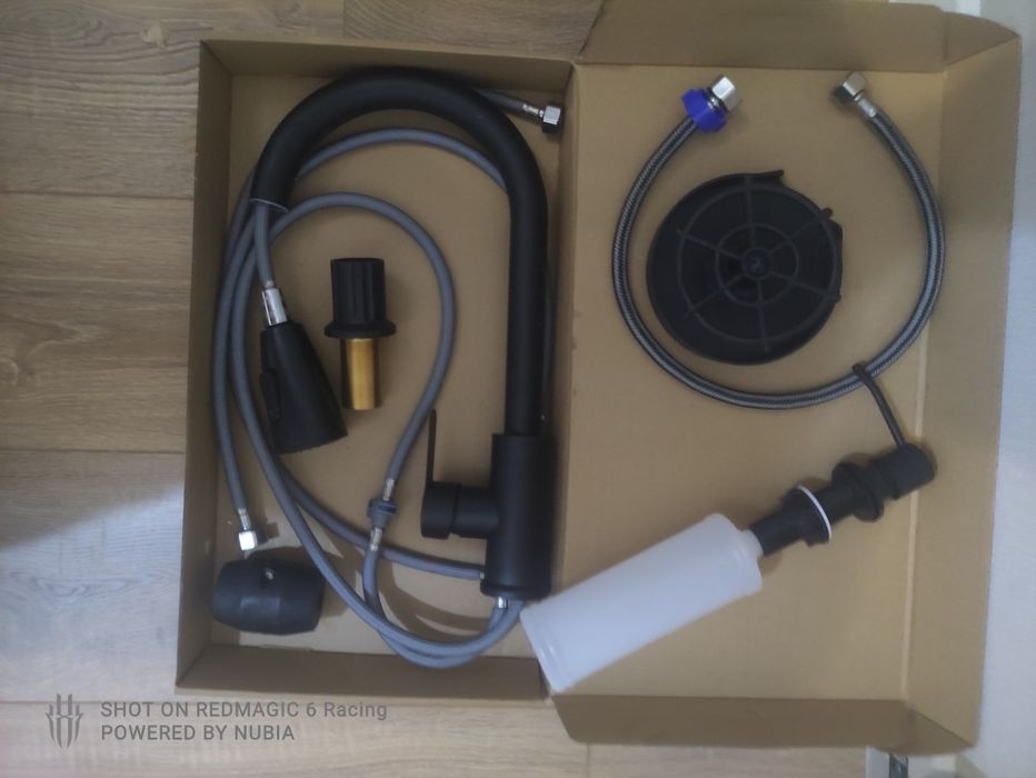 Продам сместитель с гибкой подводкой