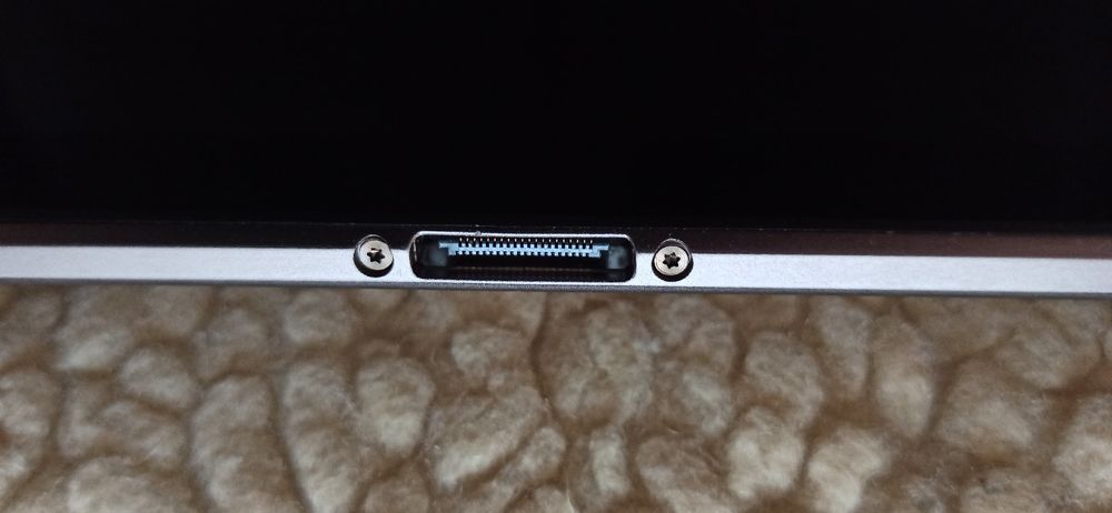 Asus Eee Pad Transformers TF101 și Padfone Station