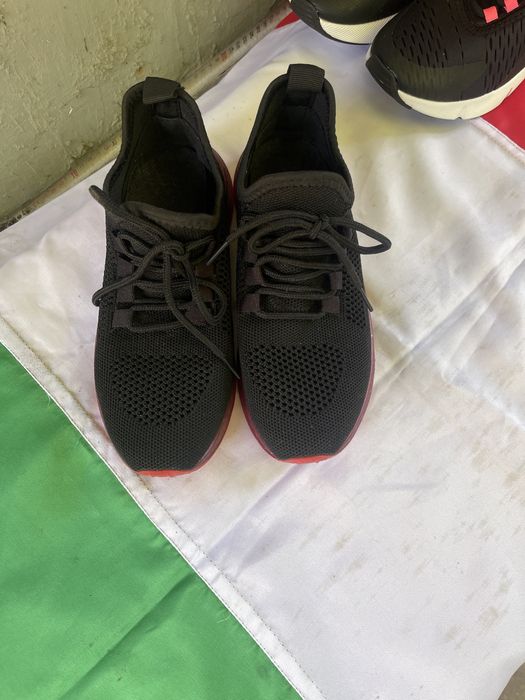 Pantofi sport eleganți și foarte ușori