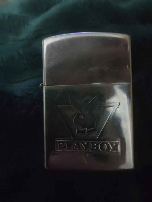 Зажигалка на бензине. PLAYBOY
