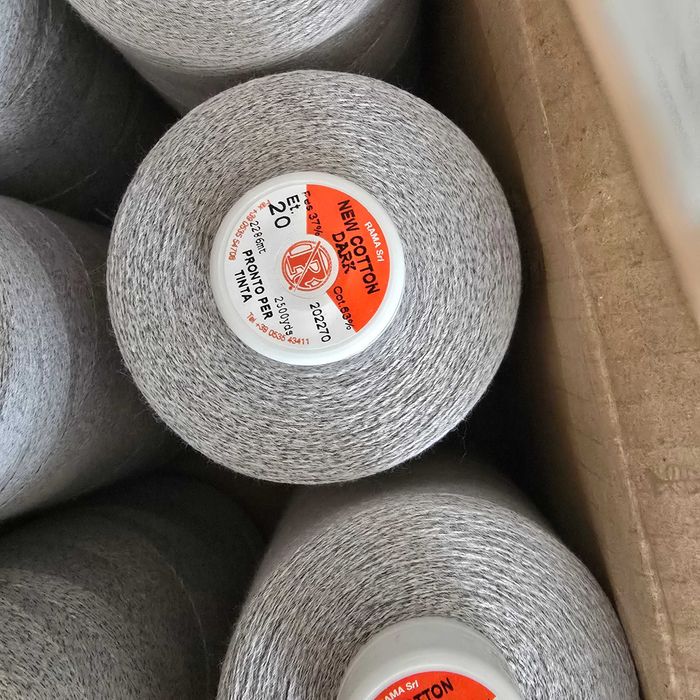Ata de cusut 2300 mt/ con , grosime 20 , Made in Italy