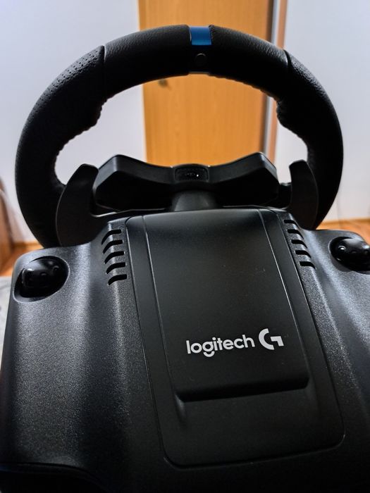 Vând volan Logitech G29