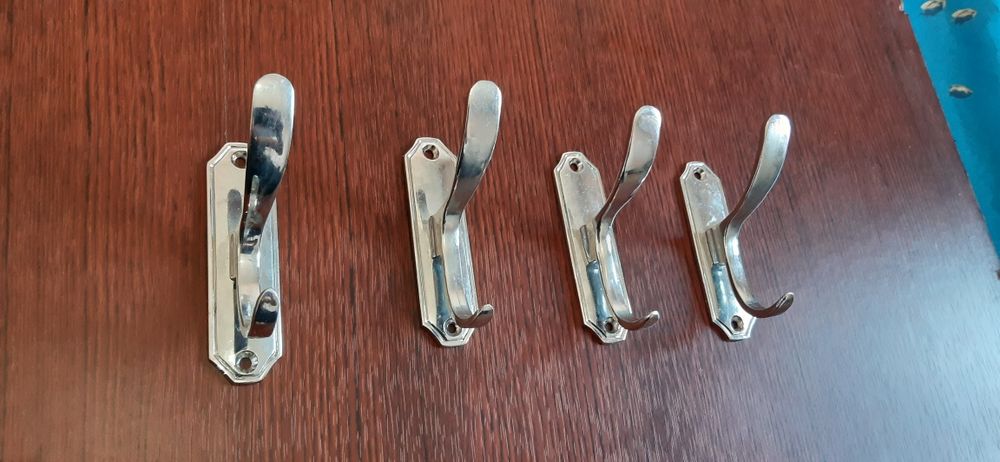 Вешалки железные.