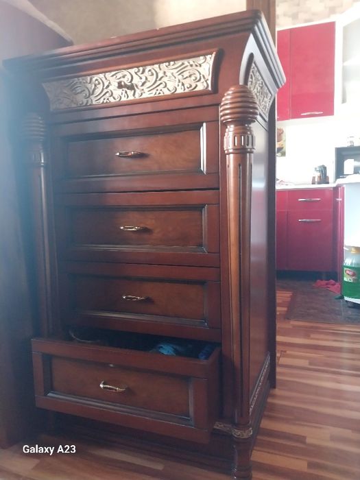 Шифоньер и комод импортные