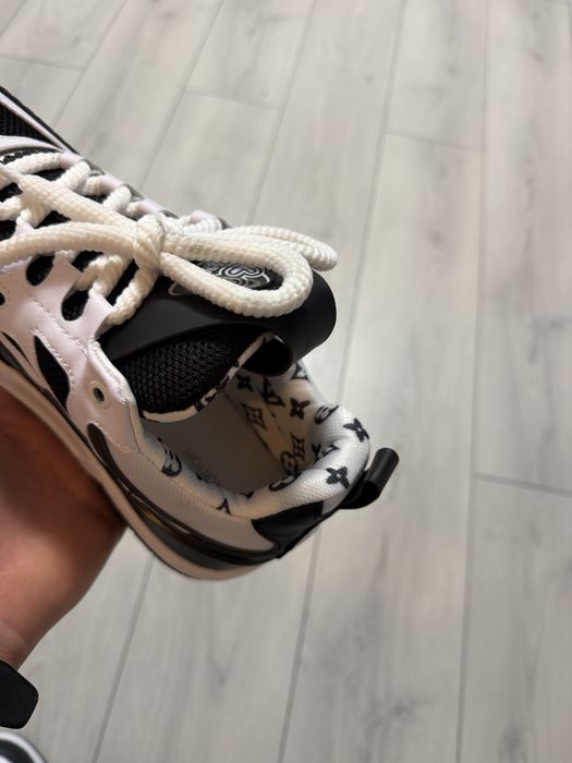 Adidasi Barbati Louis Vuitton Skate Negru & Alb!