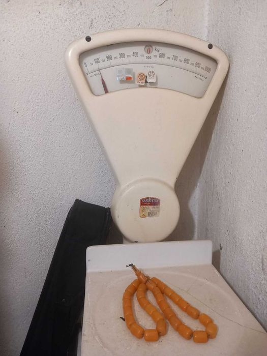 Оригинална, изключително стара кехлибарена броеница, над 120 години