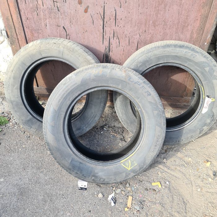 Шины 235/65 17 б/у