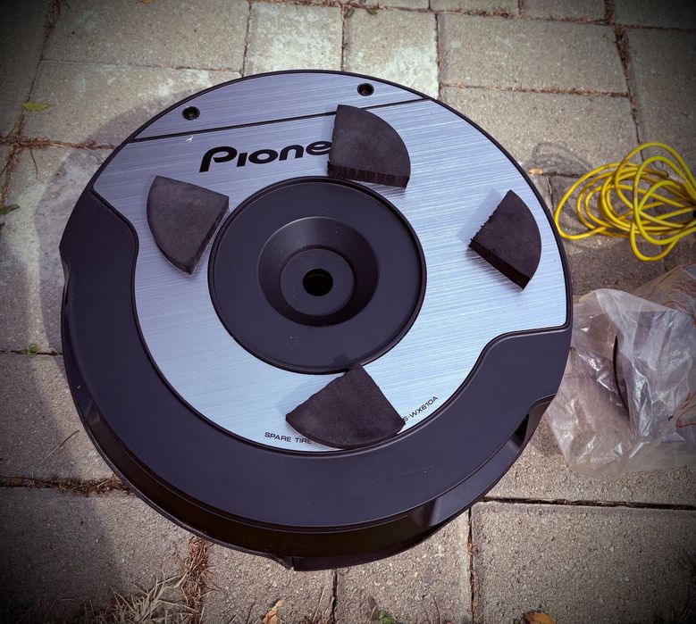 Subwoofer auto Pioneer roata rezerva