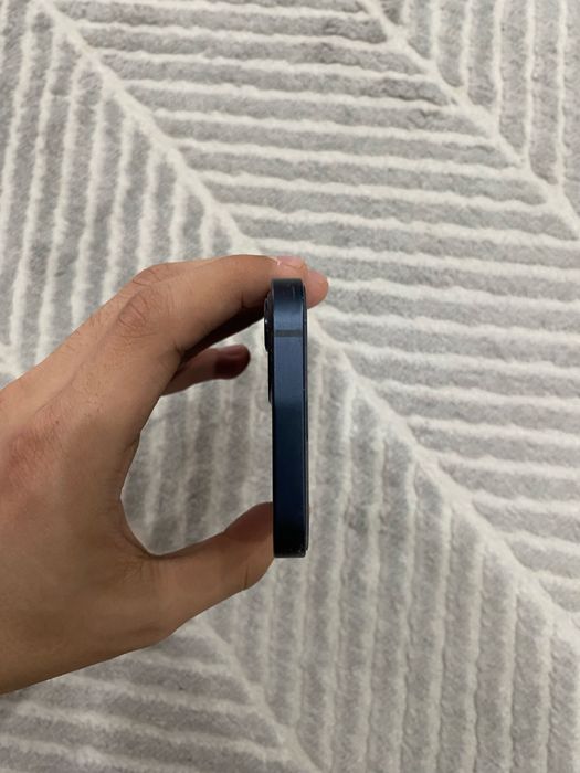 Айфон 12 мини.