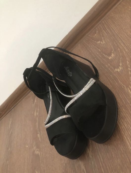 Sandale toc ,marimea 39,negre