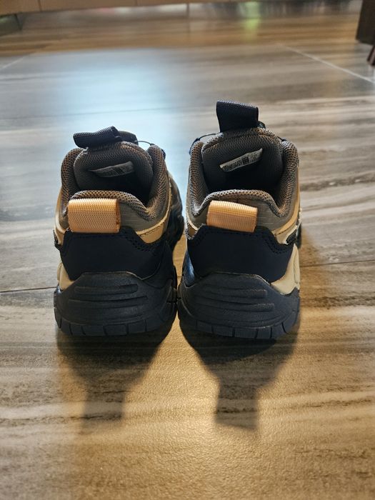 Маратонки на  Skechers и обувки на Bogdog