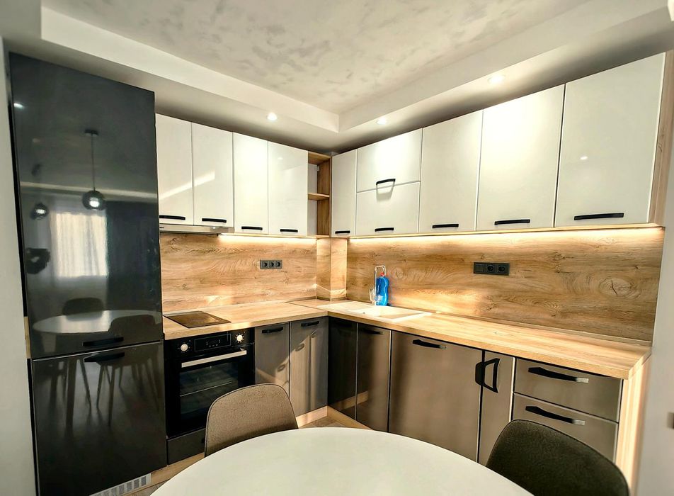 Дава се под наем Тристаен апартамент в Пловдив, Мараша - 90 кв.м за 600 € - Снимка #1