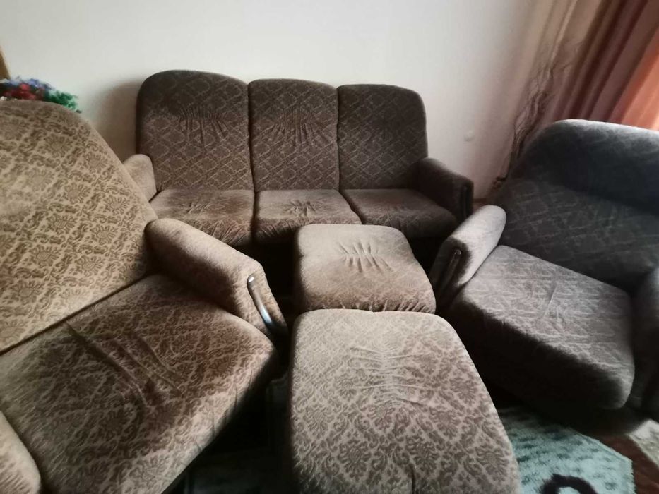 Диван, фотьойл, табуретки