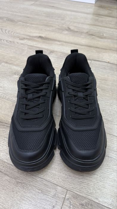 Черные кроссовки ZARA