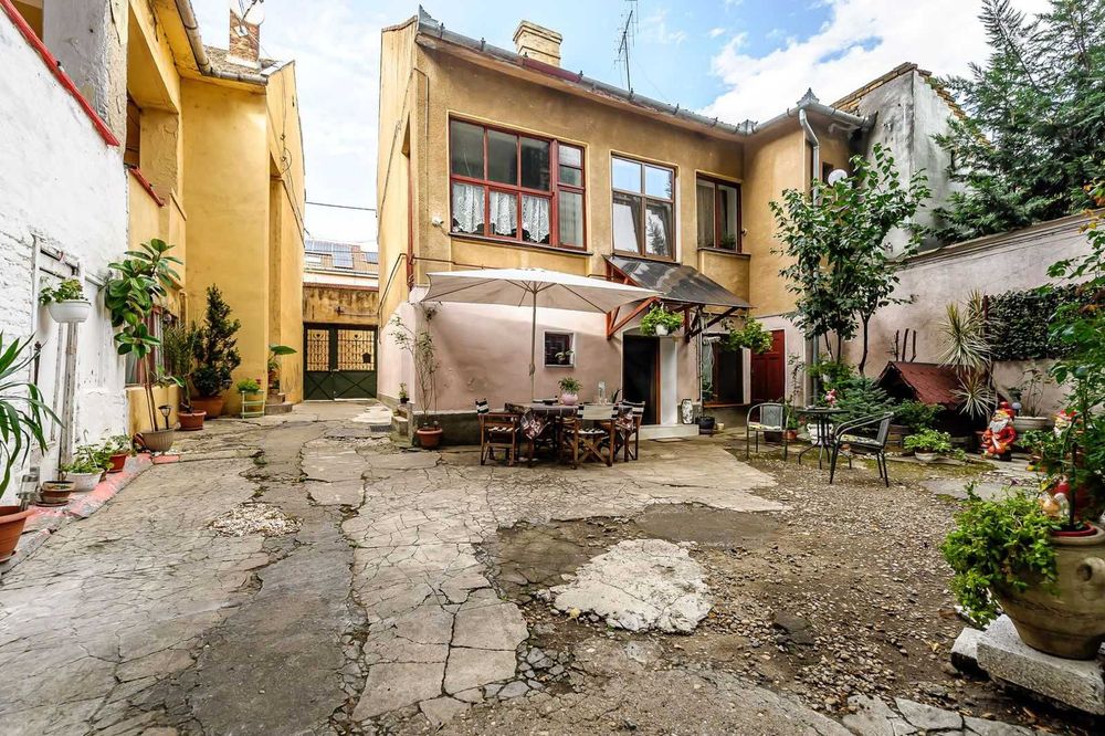 Proprietar vând casă zona centrala
