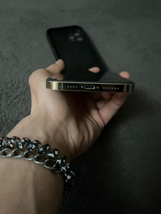 продам IPhone 12 pro max