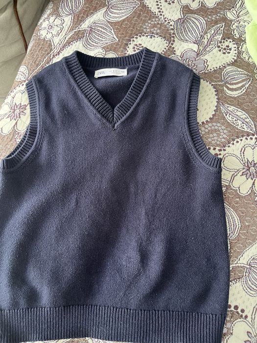 Продам безрукавку zara 122