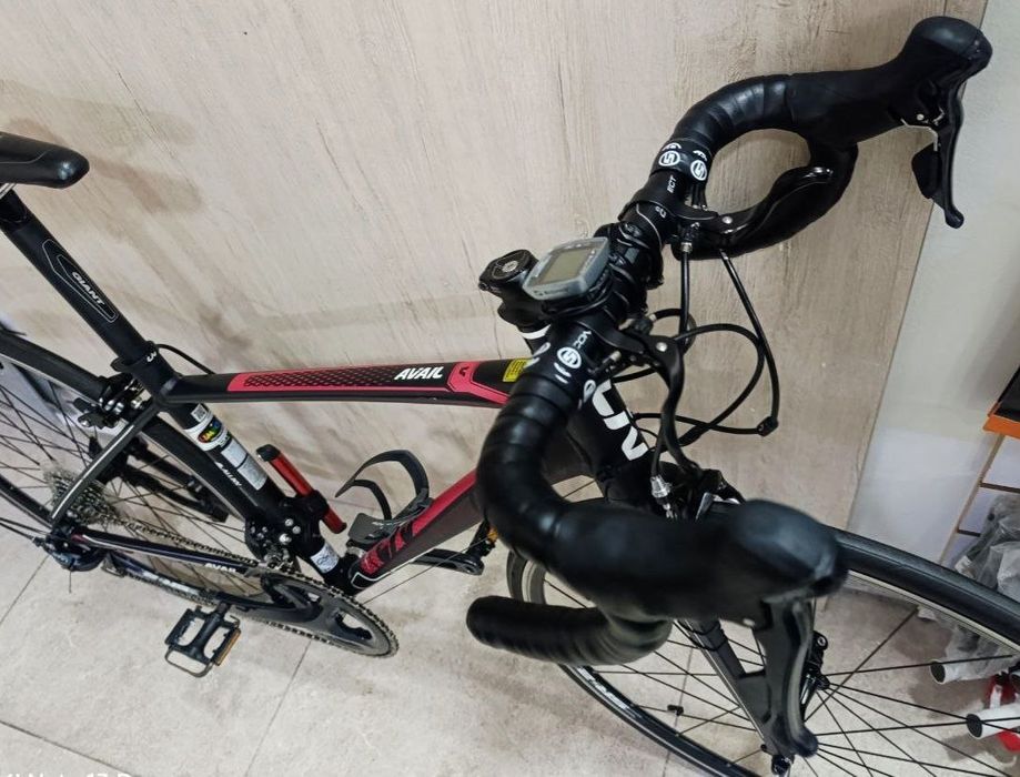 Шоссейный велосипед Giant  Avail 1 Б/У в отличном состояние.