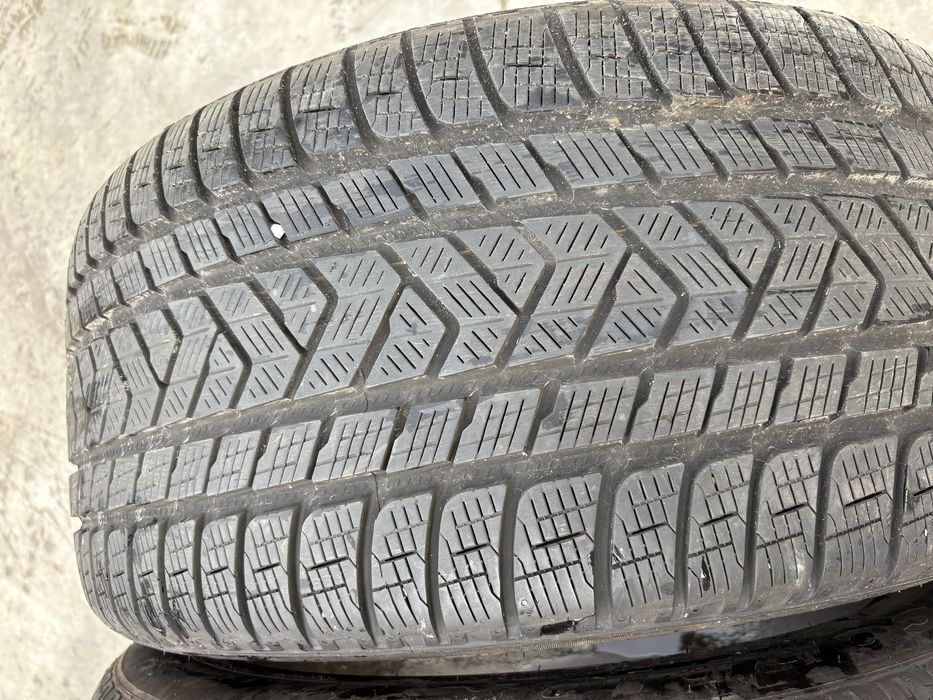 295 40 R20 Pirelli