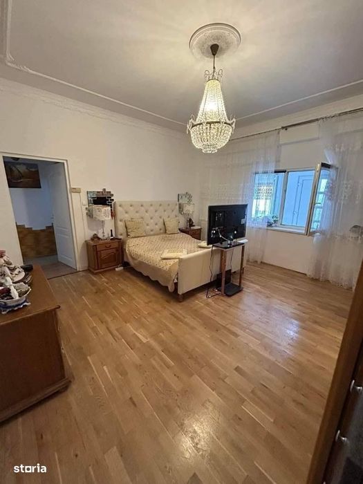 De vanzare casa+spațiu comercial in Roman