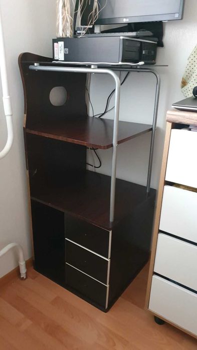 Продам Полку напольную