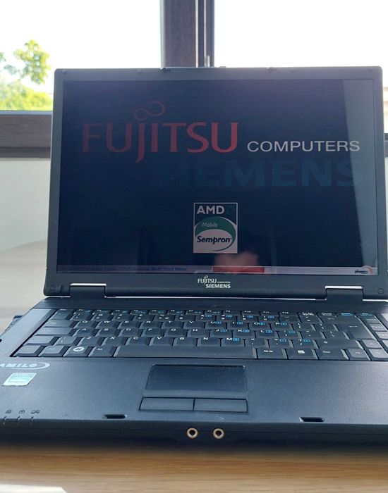 Laptop Fijitsu Siemens Amilo defect