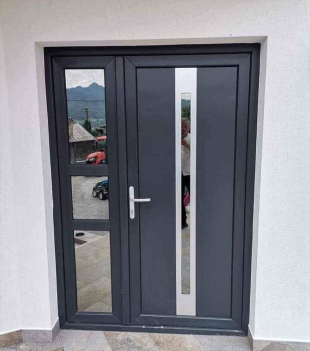 Uși și geamuri termopan la comanda